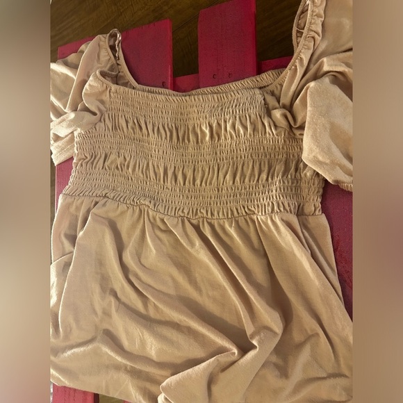 AGLOW Maternity top, size medium. Sidenote: I wore this as a cute, flowy top - Picture 5 of 5